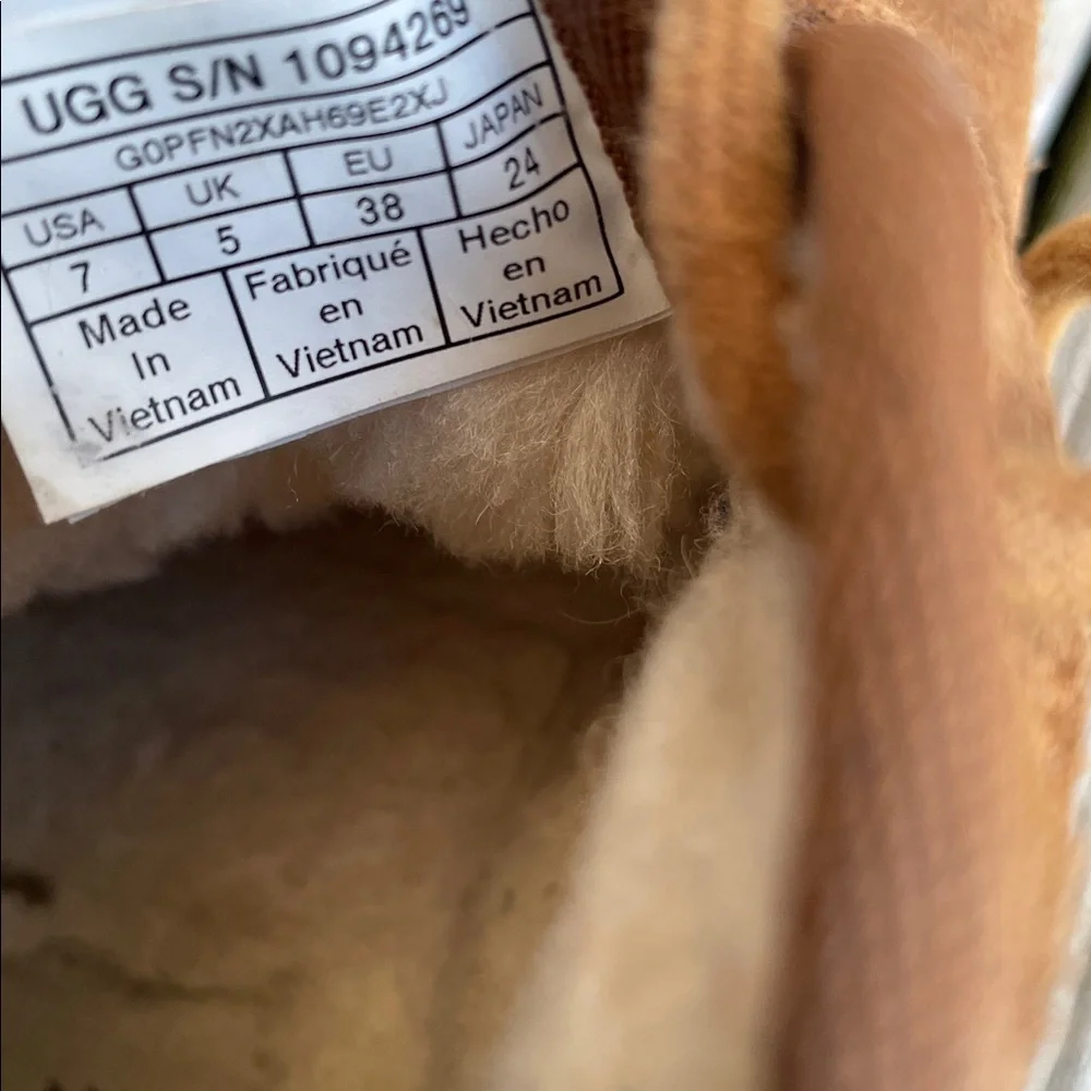 UGG Neumel Chestnut Suede Shearling Chukka Boots Men’s Size 7